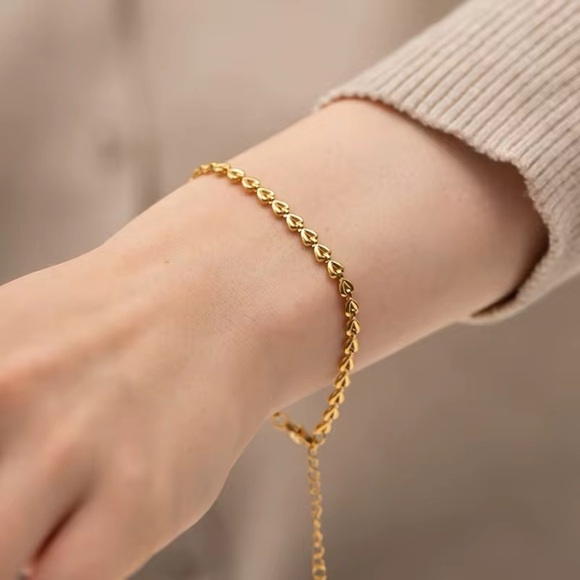 18K Gold plated Bracelet - Picture 2 of 5